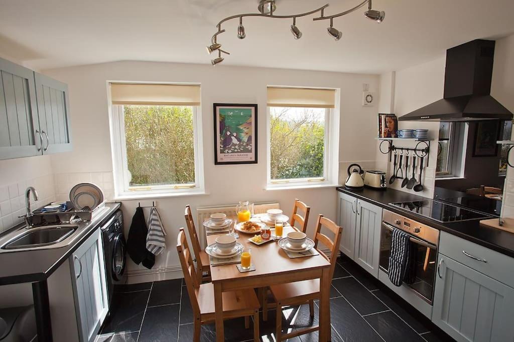 Pembrokeshire Apartment Goodwick Екстериор снимка